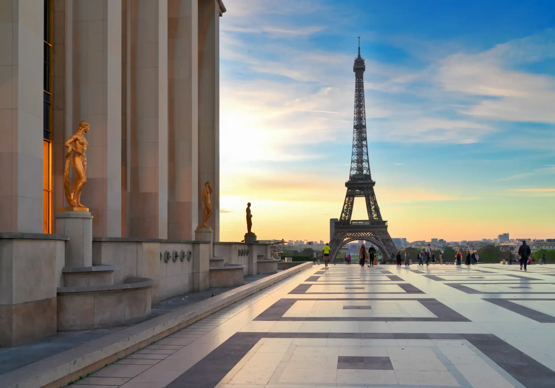 The Eiffel Tower seen from the Trocadéro esplanade at daybreak